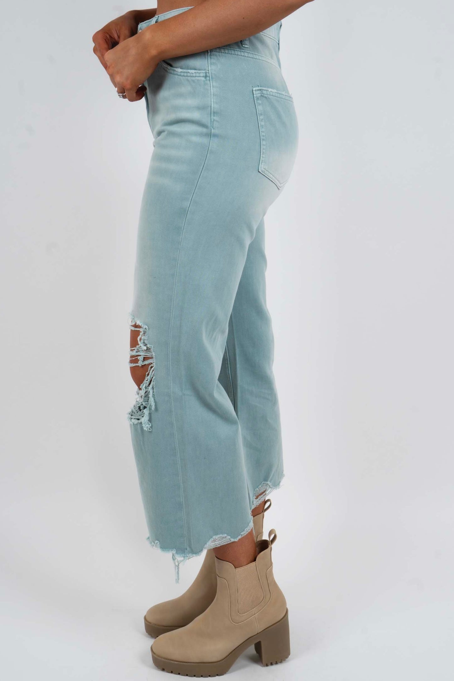 Fun & Free Cropped Jeans (Cloud Blue)