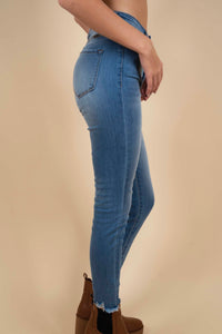 Brynn Kancan Skinny Jeans (Medium)